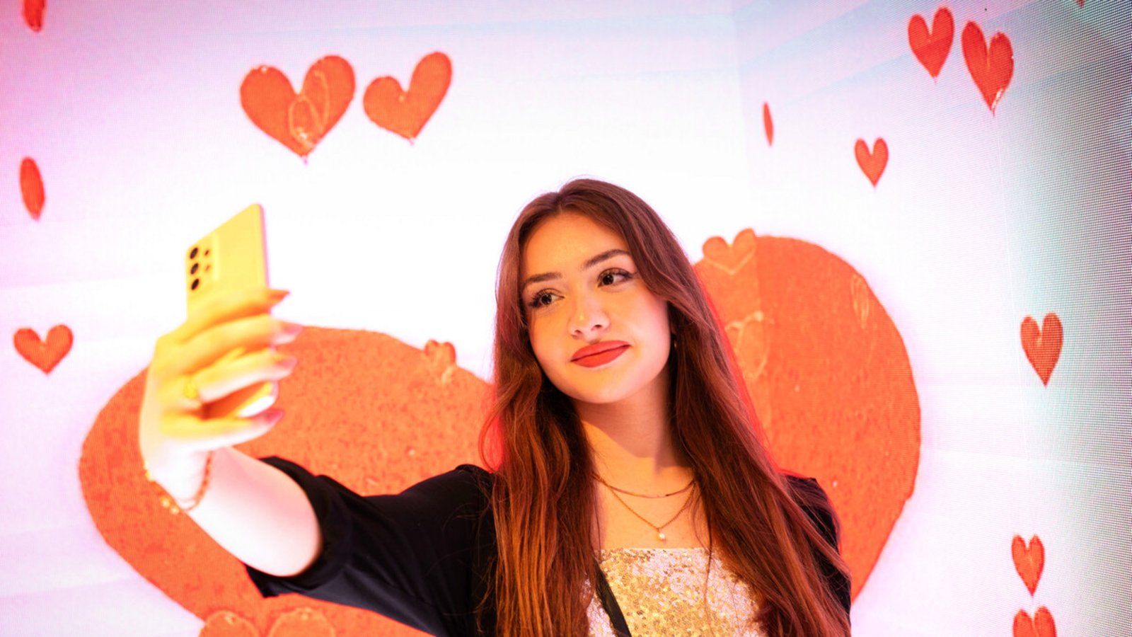 Immer sich selbst im Sucher: In Stuttgart gibt es jetzt ein Selfie-Museum.Foto: Lichtgut/Julian Rettig Immer sich selbst im Sucher: In Stuttgart gibt es jetzt ein Selfie-Museum.Foto: Lichtgut/Julian Rettig