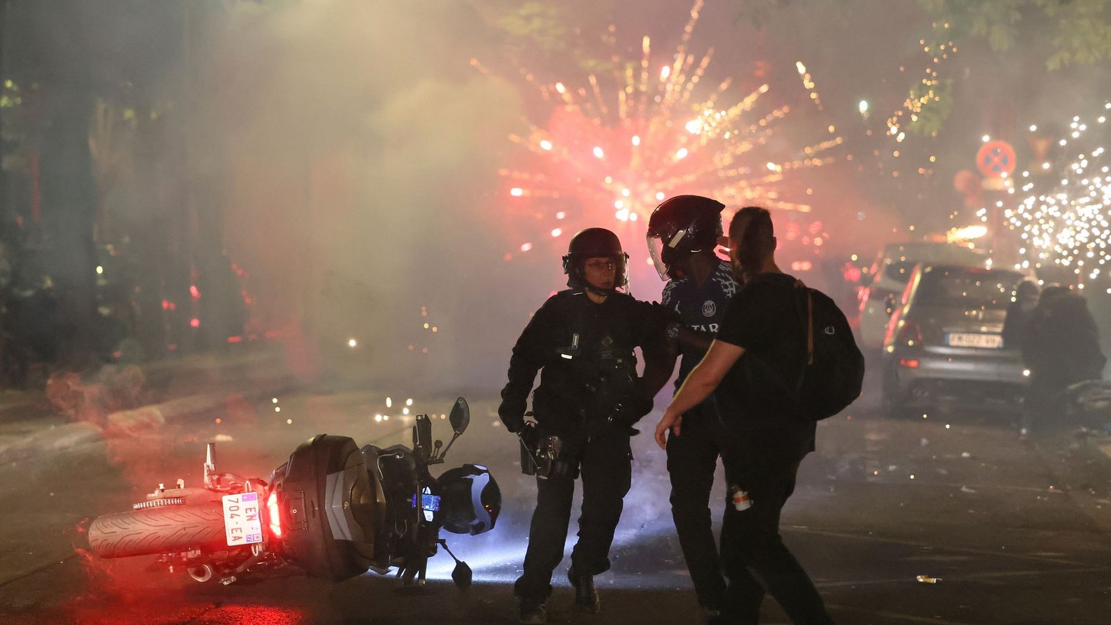 Rund 22.000 Polizisten waren landesweit im Einsatz.Foto: Thomas Padilla/AP/dpa