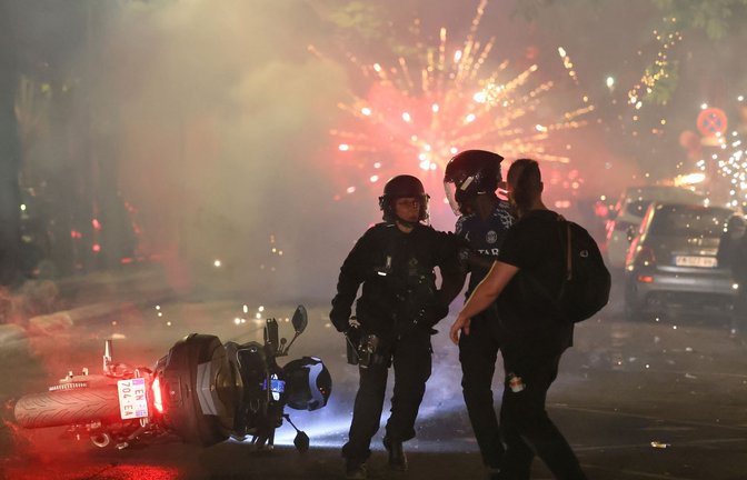 Rund 22.000 Polizisten waren landesweit im Einsatz.<span class='image-autor'>Foto: Thomas Padilla/AP/dpa</span>
