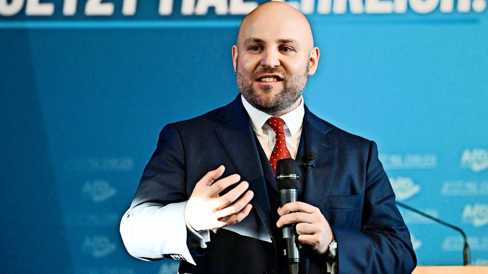 AfD-Landeschef Frohnmaier verschickte eine Mail an seine Mitarbeiter – aber auch an den Journalisten (Archivbild).Foto: Bernd Weißbrod/dpa