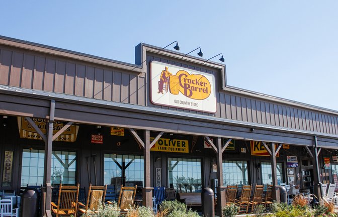Die US-amerikanische Restaurant- und Einzelhandelskette Cracker Barrel hat ihr Logo geändert. Hier ist noch das alte Design zu sehen.<span class='image-autor'>Foto: The Image Party/ Shutterstock</span>
