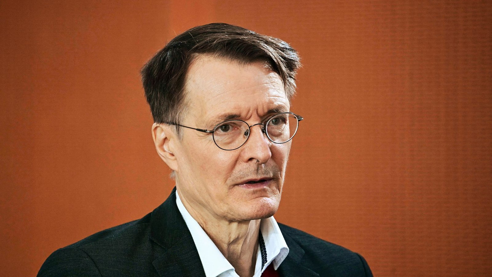 Gesundheitsminister Karl Lauterbach (SPD) nimmt, nach eigener Aussage, die Sicherheitsbedenken zur elektronischen Patientenakte ernst. (Archivbild)Foto: AFP/TOBIAS SCHWARZ Gesundheitsminister Karl Lauterbach (SPD) nimmt, nach eigener Aussage, die Sicherheitsbedenken zur elektronischen Patientenakte ernst. (Archivbild)Foto: AFP/TOBIAS SCHWARZ
