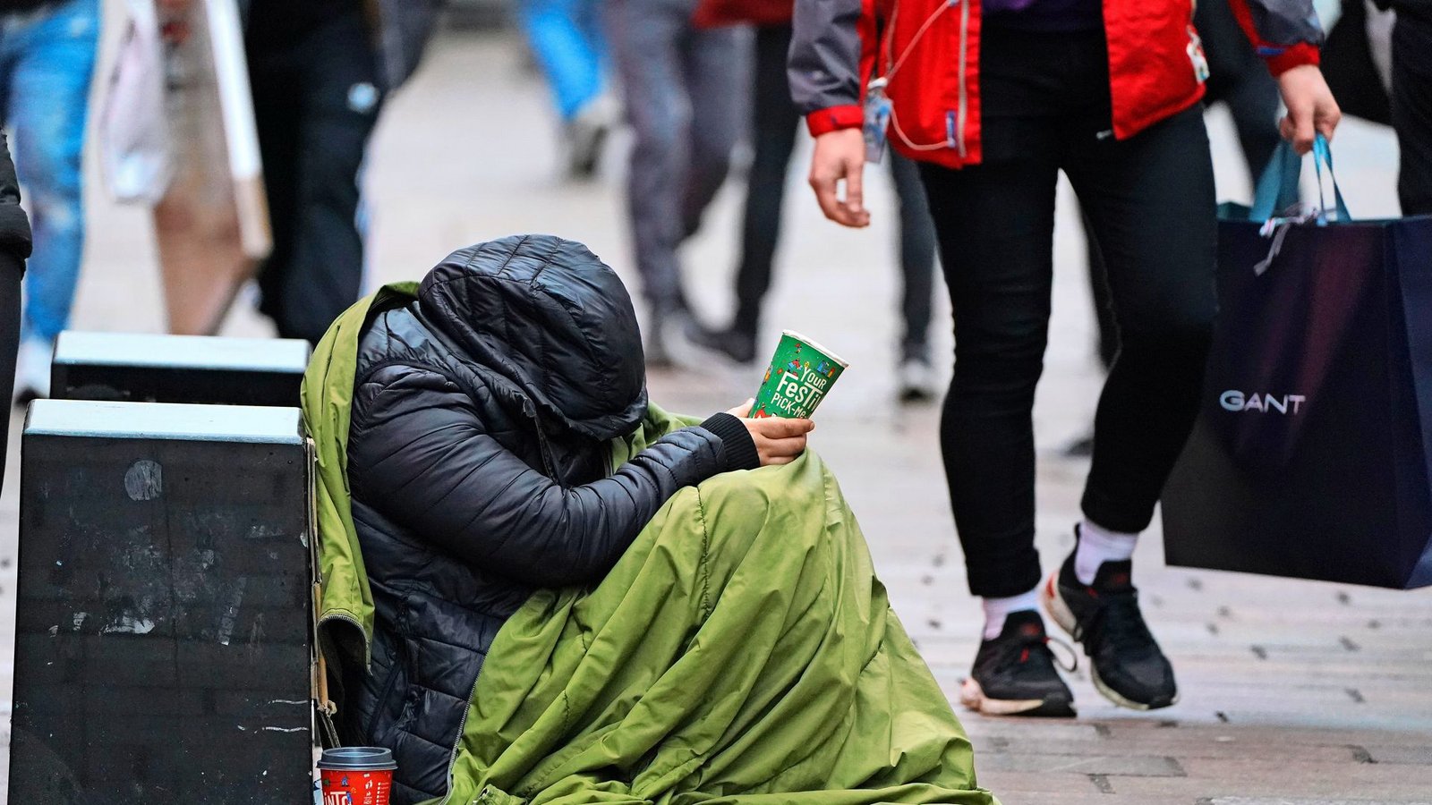 16 Prozent der Menschen in Baden-Württemberg sind von Armut betroffen.Foto: picture alliance/dpa/PA Wire/Andrew Milligan 16 Prozent der Menschen in Baden-Württemberg sind von Armut betroffen.Foto: picture alliance/dpa/PA Wire/Andrew Milligan