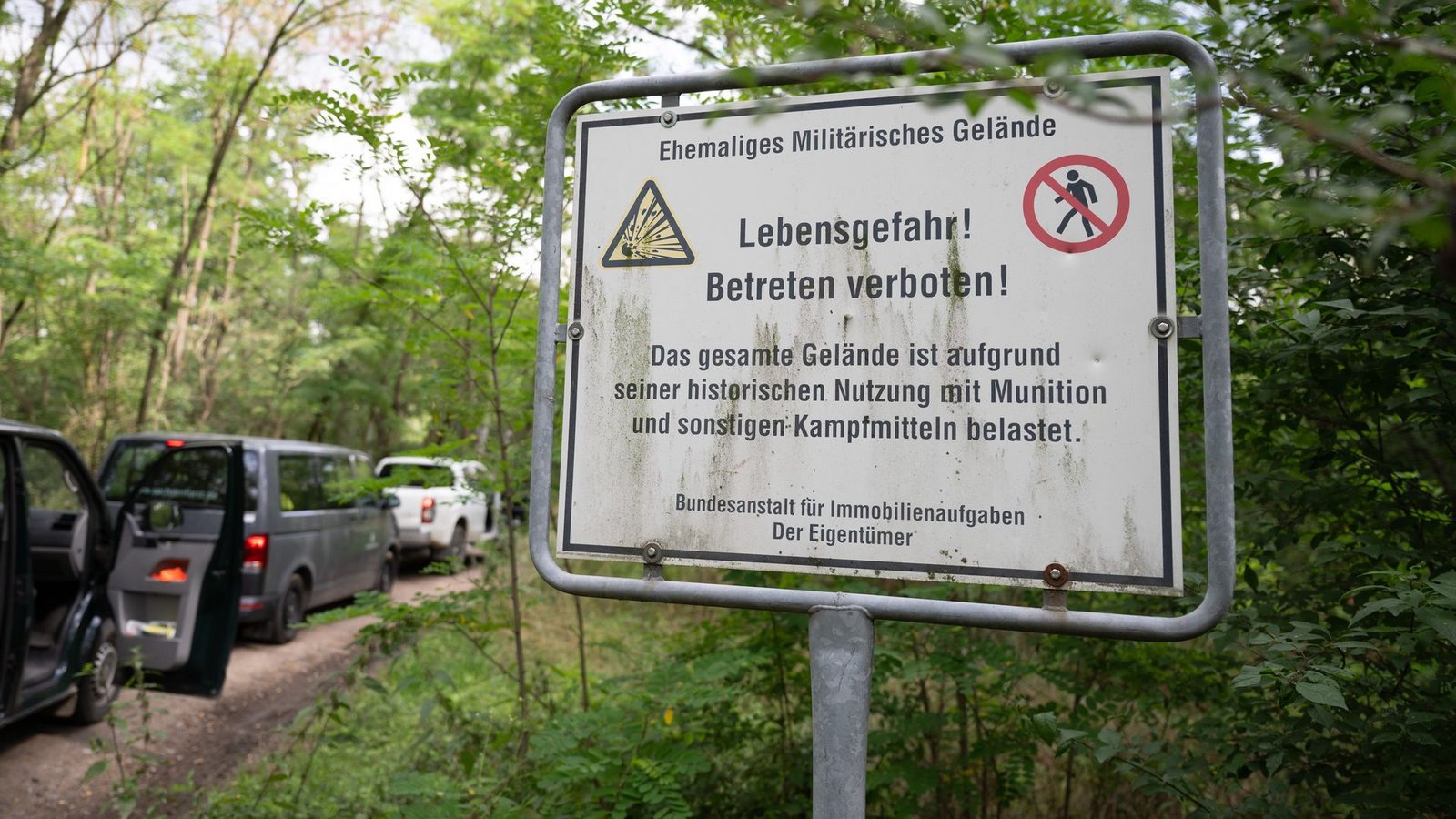 Die Gohrischheide gilt wegen der dort im Boden liegenden Altmunition als besonders schwierig für Löscharbeiten. (Archivbild)Foto: Sebastian Kahnert/dpa