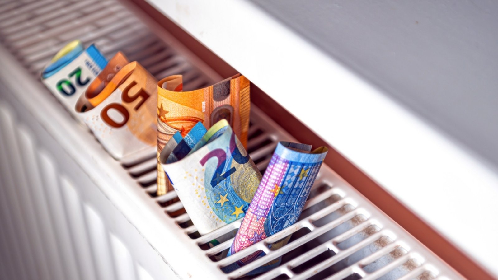 Im Dezember erhalten Verbraucher und mittelständische Unternehmen eine Soforthilfe vom Staat.Foto: ako photography / shutterstock.com Im Dezember erhalten Verbraucher und mittelständische Unternehmen eine Soforthilfe vom Staat.Foto: ako photography / shutterstock.com