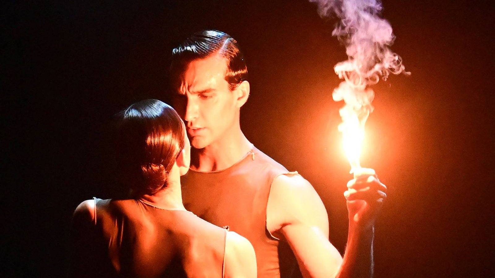 Martí Paixà, hier mit Rocio Aleman in Marco Goeckes Duett „Nachtmerrie“, ist einer der vielseitigsten Solisten des Stuttgarter Balletts.Foto: Roman Novitzky