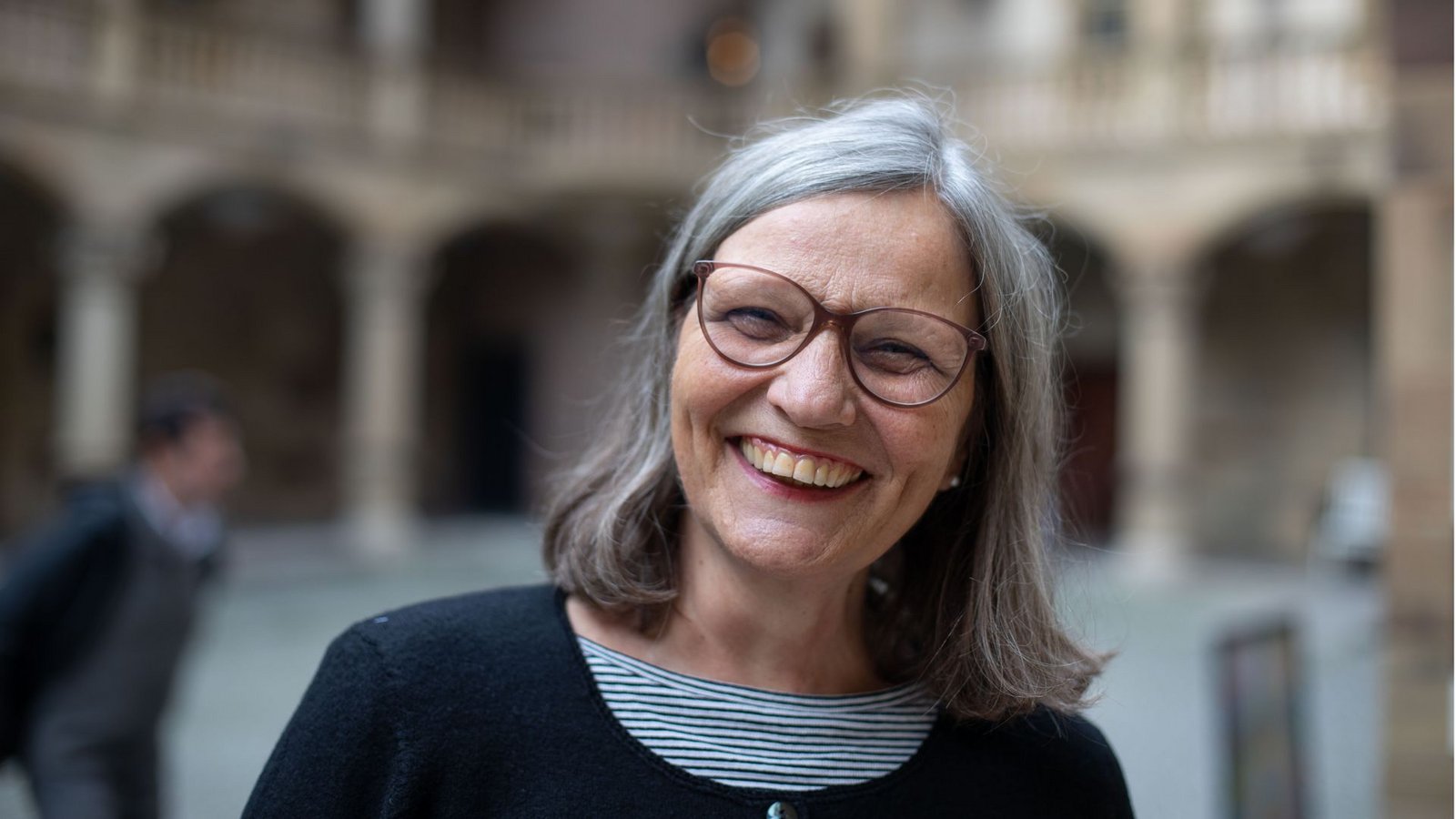 Brigitte Dethiers Arbeitshaltung lautet: freundlich sein und sich auf Augenhöhe begegnen.Foto: Lichtgut/Leif Piechowski
