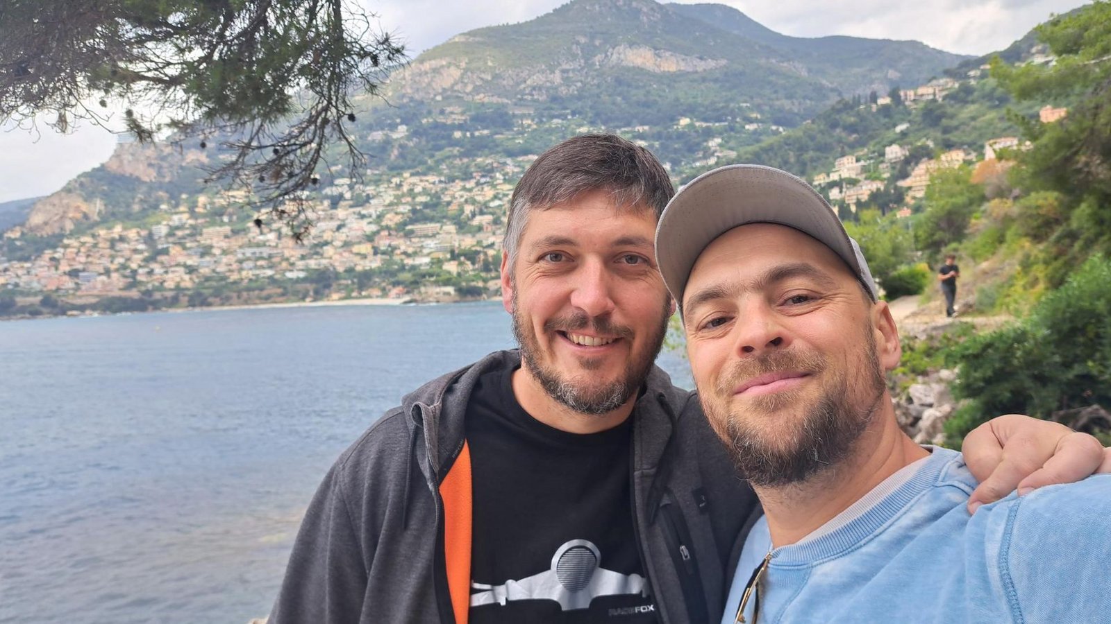 Regelmäßig gehen Johannes Renk (links) und Max Mutzke zusammen auf Motorradtour, zuletzt an der Côte d’Azur.Foto: Regelmäßig gehen Johannes Renk (links) und Max Mutzke zusammen auf Motorradtour, zuletzt an der Côte d’Azur.Foto: 