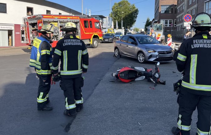Der Rollerfahrer wurde mit schweren Verletzungen ins Krankenhaus gebracht.<span class='image-autor'>Feuerwehr Ludwigsburg</span>