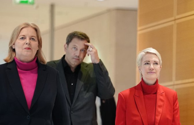 Gemeinsamer Auftritt nach der Wahl in Mecklenburg-Vorpommern: Bärbel Bas, zu diesem Zeitpunkt noch SPD-Chefin, Lars Klingbeil und Manuela Schwesig stellten sich im September im Willy-Brandt-Haus den Fragen der Journalisten.<span class='image-autor'>Kay Nietfeld/dpa</span>