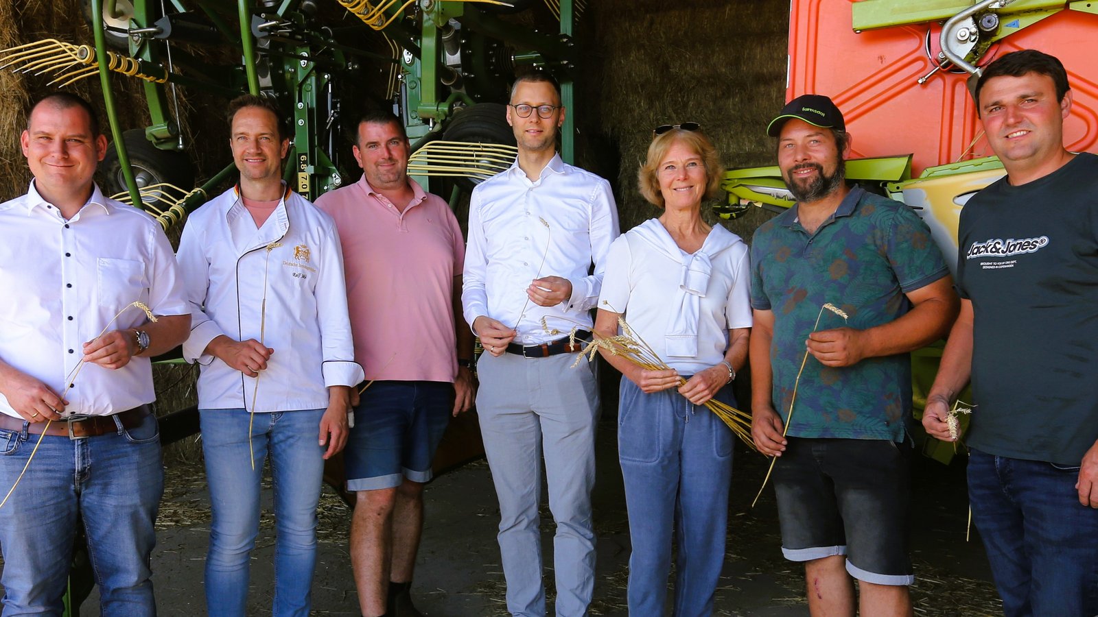 Ziehen im Enzkreis eine erste Erntebilanz (von links): Michael Neubauer, Ralf Jäkle, Joachim Fuchs, Holger Nickel, Corinna Benkel, David Bolay und Michael Mauer. Fotos: Küppers