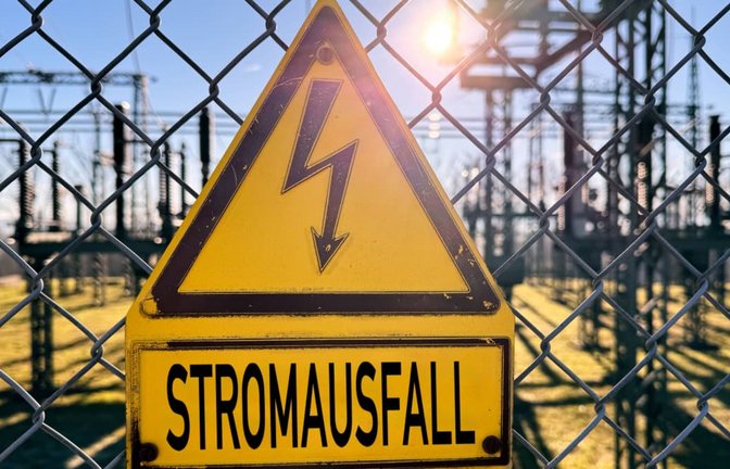 Stromausfall: Der Horror eines jeden Bürgers. Wer eine Photovoltaik-Anlage mit Hybrid-Wechselrichter mit Batteriespeicher sein eigen nennt, hat zumindest für einige Zeit Notstrom zuhause. Doch auch der reicht nur für wenige Tage.<span class='image-autor'>Imago/Bihlmayerfotografie</span>