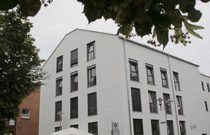 An der Ecke Von-König-Straße/Lammstraße ist in Großsachsenheim ein Ärztehaus entstanden. Belegt ist es bisher von der Gemeinschaftspraxis Bubeck/Klose/Bauer, der Zahnarztpraxis Giese und der Physiopraxis Schröpfer. Eine Ebene ist noch zu vermieten. Fotos: Arning