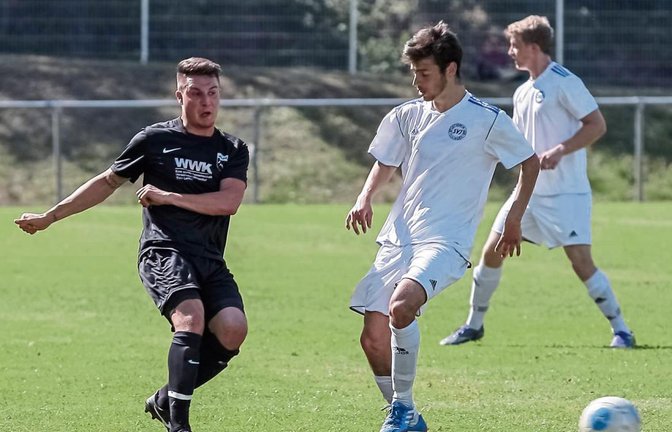Der SV Riet von Maurizio Aprigliano (links) und Andre Wagners SV Illingen haben sich 2:2 unentschieden getrennt. Foto: Simecek
