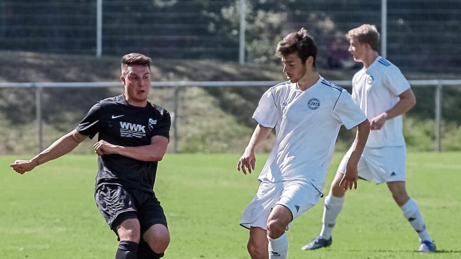 Der SV Riet von Maurizio Aprigliano (links) und Andre Wagners SV Illingen haben sich 2:2 unentschieden getrennt. Foto: Simecek