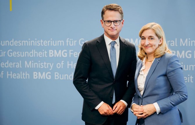 Der Neue und seine Vorgängerin: Carsten Linnemann (CDU) ist neuer Gesundheitsminister. Seine Vorgängerin Nina Warken hat einiges geschafft, aber die großen Brocken kommen noch.<span class='image-autor'>Xander Heinl/Bundesministerium für Gesundheit/dpa</span>