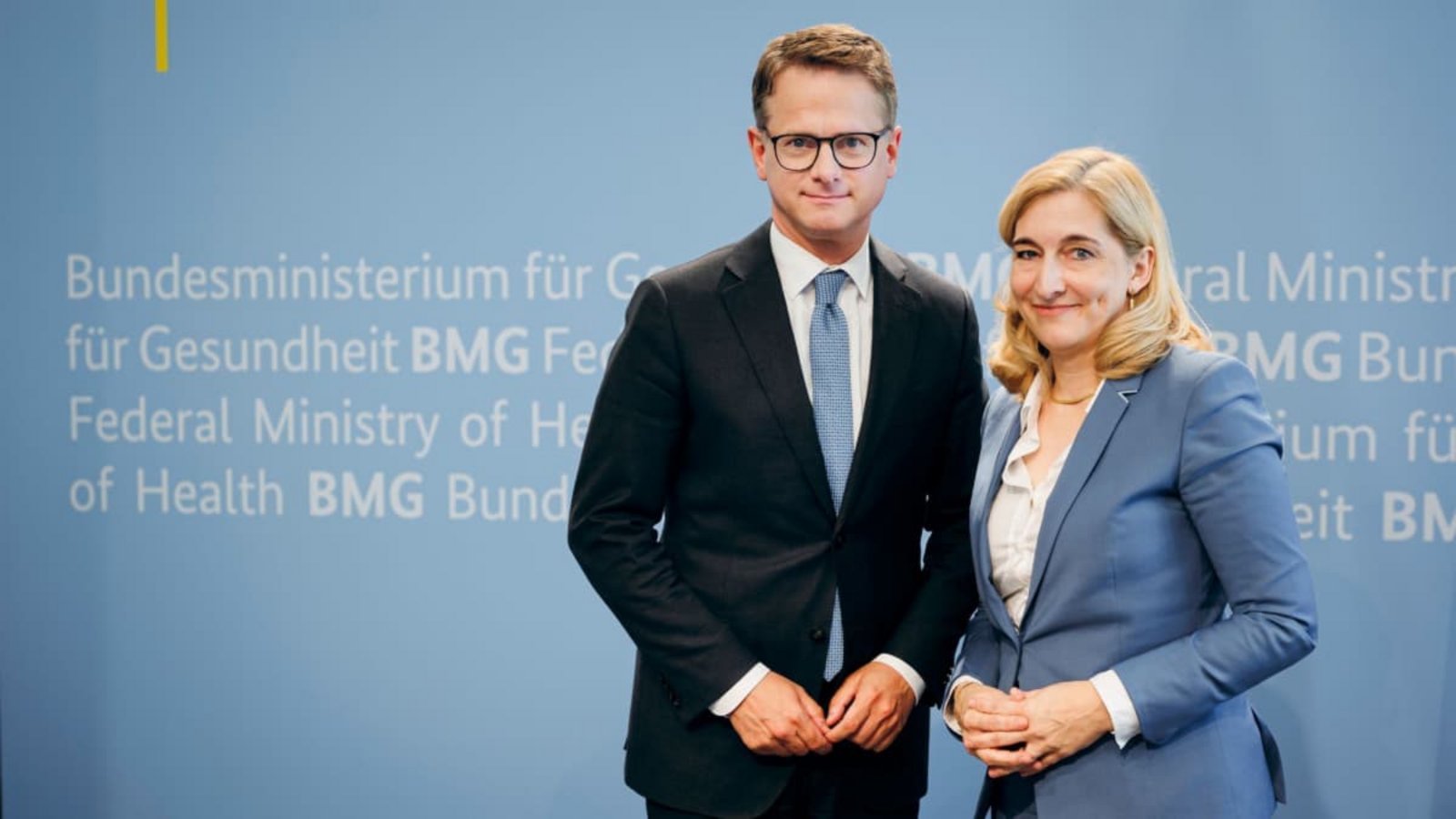 Der Neue und seine Vorgängerin: Carsten Linnemann (CDU) ist neuer Gesundheitsminister. Seine Vorgängerin Nina Warken hat einiges geschafft, aber die großen Brocken kommen noch.Xander Heinl/Bundesministerium für Gesundheit/dpa