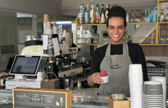 Im Eiscafé Marmolada in Fellbach verkauft Maisun Abu-Ijheisheh seit mehreren Saisons Eis.<span class='image-autor'>Marie Part</span>