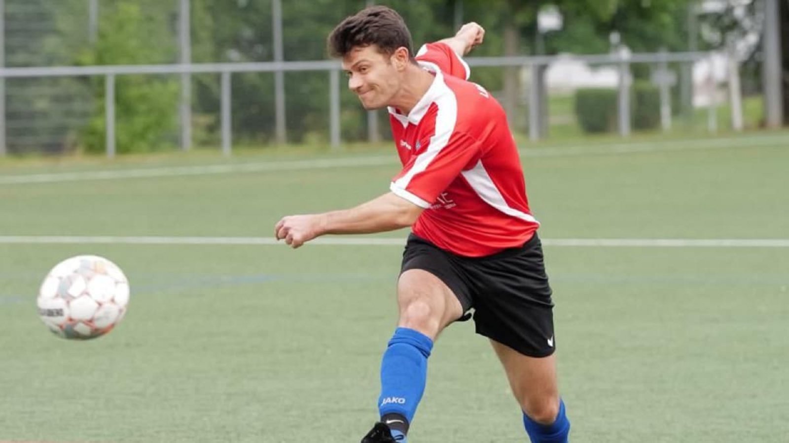 Alberto D'Alleva, Angreifer von Lawine Raichberg Ost, sicherte sich mit 50 Toren die Torjägerkrone der Kreisliga B3.Günter Bergmann