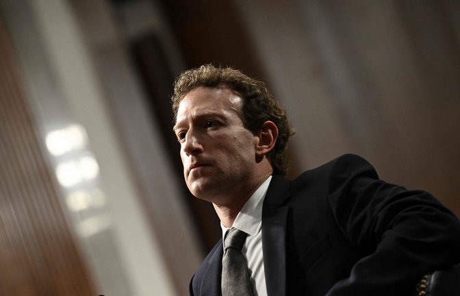 Meta-Chef Mark Zuckerberg sucht bereits seit einiger Zeit die Nähe zum künftigen US-Präsidenten Donald Trump.<span class='image-autor'>Foto: AFP/BRENDAN SMIALOWSKI</span>