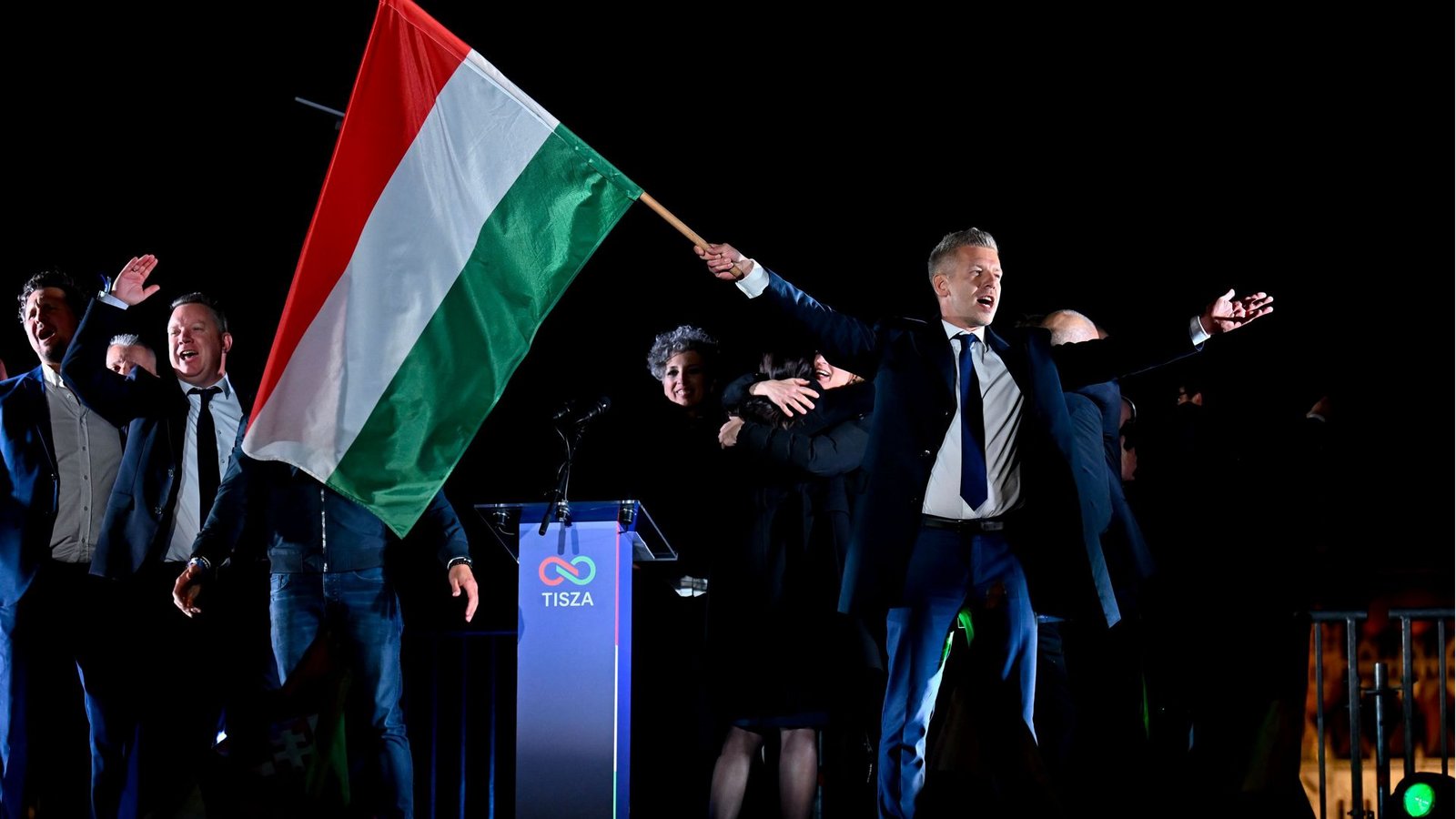 Peter Magyar in der Stunde seines Triumphes über den Amtsinhaber Viktor Orban.Foto: Denes Erdos/AP/dpa Peter Magyar in der Stunde seines Triumphes über den Amtsinhaber Viktor Orban.Foto: Denes Erdos/AP/dpa