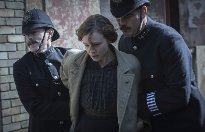 "Suffragette": Carey Mulligan als Maud Watts im Kampf gegen die Polizei.<span class='image-autor'>Foto: Transmission Films</span>