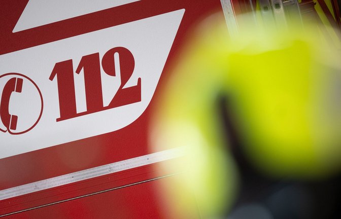 Insgesamt waren 90 Einsatzkräfte bei dem Brand vor Ort. (Symbolbild)<span class='image-autor'>Foto: dpa/Sebastian Gollnow</span>