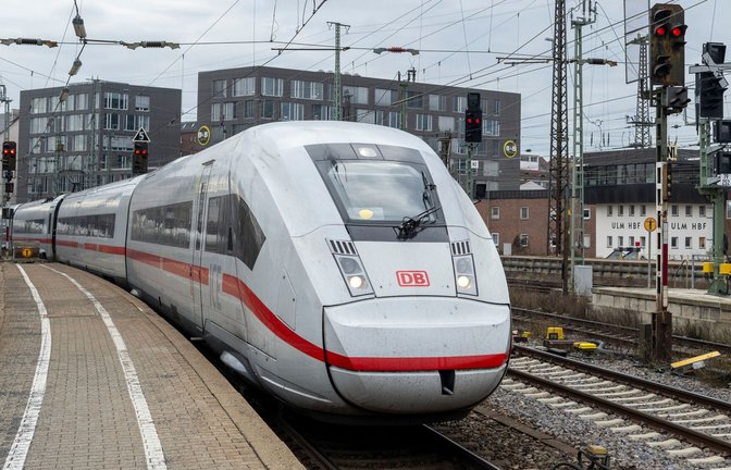 Ein ICE wurde im Ulmer Hauptbahnhof evakuiert (Symbolbild).<span class='image-autor'>Foto: Stefan Puchner/dpa</span>