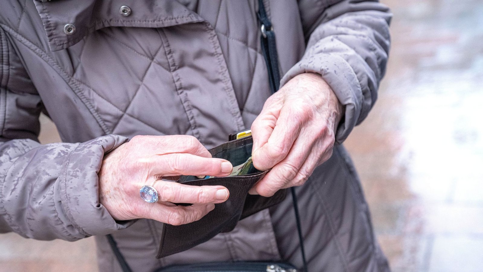 Nach der Reform ist vor der Reform: Nach einer endlosen Hängepartie hat sich die schwarz-rote Koalition zu einer Rentenrefom durchgerungen, die schon bald von der nächsten Reform abgelöst werden wird.Foto: Sina Schuldt/dpa Nach der Reform ist vor der Reform: Nach einer endlosen Hängepartie hat sich die schwarz-rote Koalition zu einer Rentenrefom durchgerungen, die schon bald von der nächsten Reform abgelöst werden wird.Foto: Sina Schuldt/dpa