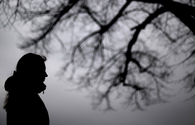 Die Welt sieht erst mal sehr düster aus, wenn man nach Jahrzehnten der Partnerschaft verlassen wird.<span class='image-autor'>Foto: picture alliance / dpa/Julian Stratenschulte</span>