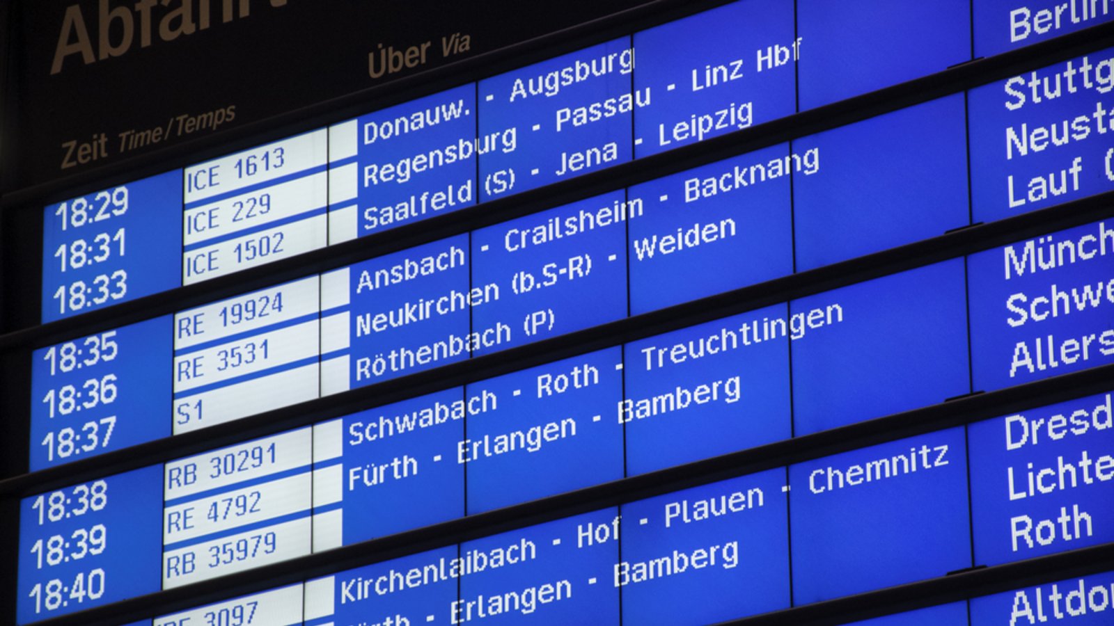 Bald ist der neue Fahrplan verfügbar.Foto: Scirocco340 / shutterstock.com