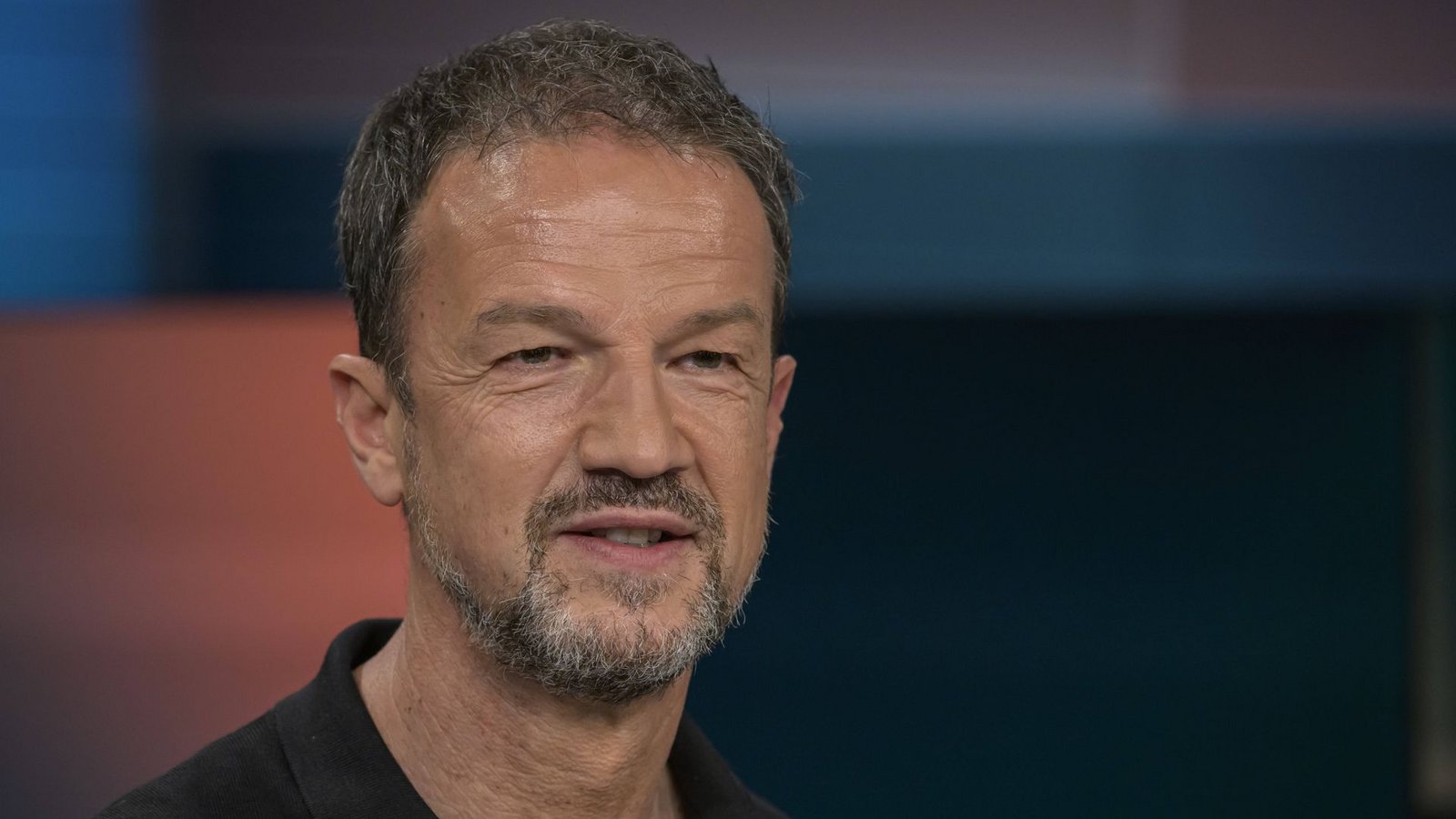 Fredi Bobic, Europameister und Fußball-Manager, am Montagabend im ARD-Talk „Hart aber fair“.Foto: IMAGO//Uwe Koch Fredi Bobic, Europameister und Fußball-Manager, am Montagabend im ARD-Talk „Hart aber fair“.Foto: IMAGO//Uwe Koch