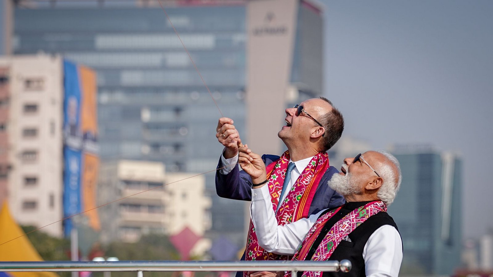 Blick in eine gemeinsame Zukunft. Kanzler Merz und Indiens Premier Modi (rechts)Foto: Kay Nietfeld/dpa Blick in eine gemeinsame Zukunft. Kanzler Merz und Indiens Premier Modi (rechts)Foto: Kay Nietfeld/dpa