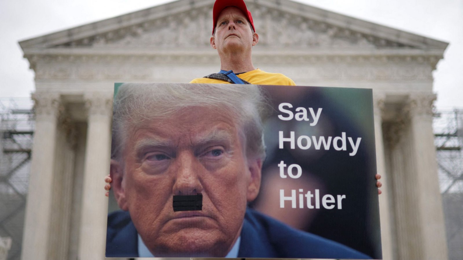 Ein Demonstrant vor dem US-Verfassungsgericht: Droht den USA unter Trump 2.0 der Weg in die Diktatur?Foto: AFP/Alex Wong