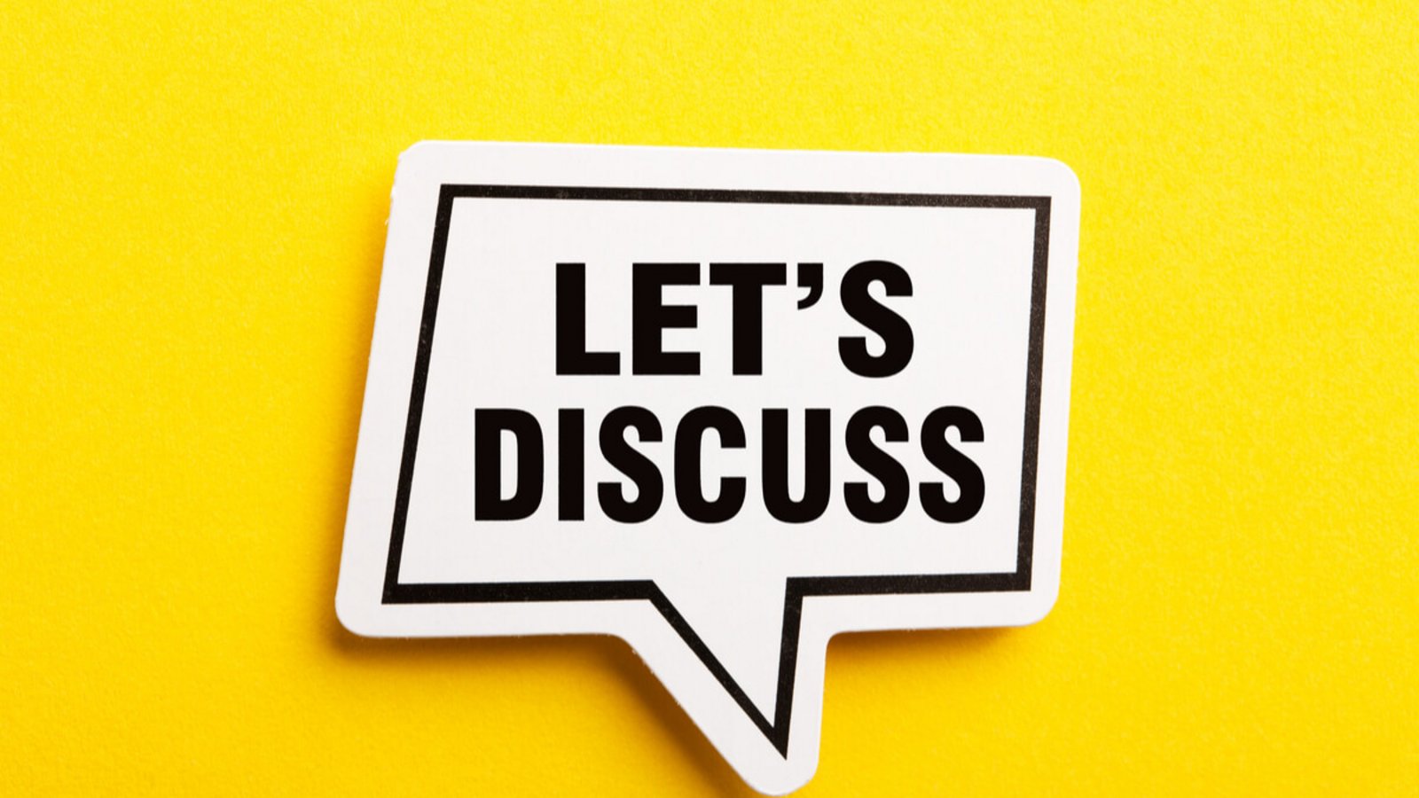 Whataboutism beschreibt ausweichende Reaktionen auf schwierige Fragen durch Gegenfragen. Mehr zur Bedeutung, Herkunft und Tipps zum Umgang damit finden Sie hier.Foto: ChristianChan / Shutterstock.com