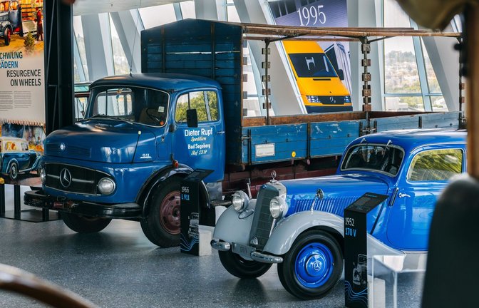Unter anderem ein L911 von 1966 und ein 170 V von 1952 sind in der Sonderausstellung im Mercedes-Benz Museum zu sehen.<span class='image-autor'>Foto: Mercedes-Benz AG/Dirk Weyhenmeyer</span>