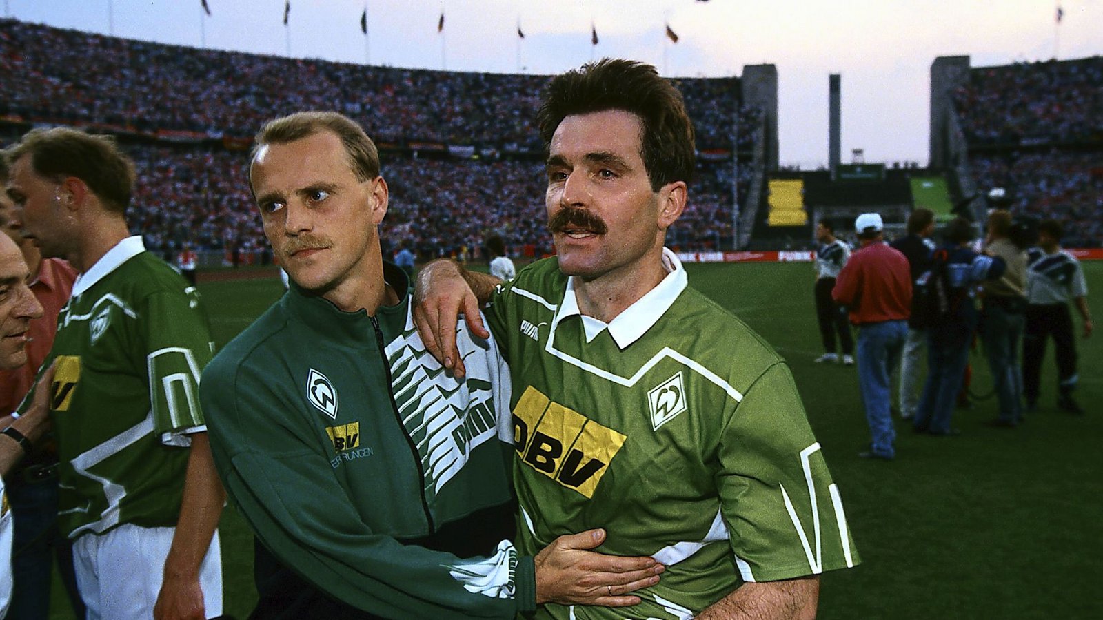 Platz 5: Mirko Votava (rechts). Alter: 40 Jahre, 7 Monate, 11 Tage. Verein: SV Werder Bremen. Letztes Bundesliga-Spiel: SV Werder Bremen - 1860 München 1:1 (6. Dezember 1996).Foto: imago