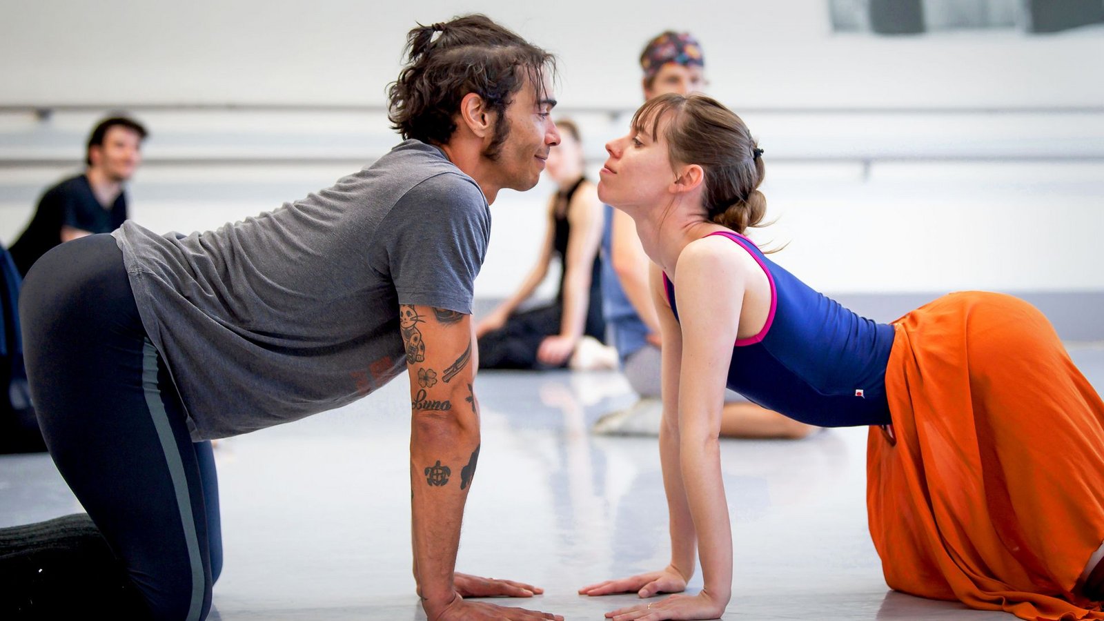 Eine Begegnung auf Augenhöhe: So sehen Jason Reilly und Elisa Badenes ihre Rollen in der Ballettkomödie von John Cranko.Foto: Roman Novitzky
