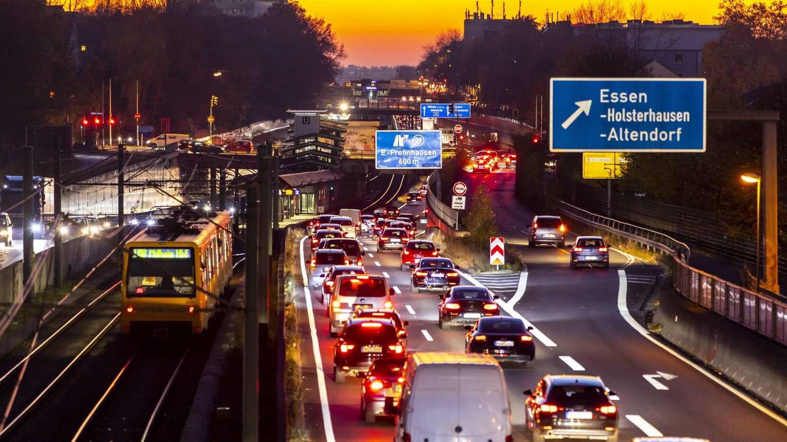Der Autoverkehr ist einer der Hauptverursacher von Feinstaub in der Luft.Foto: ago/Jochen Tack Der Autoverkehr ist einer der Hauptverursacher von Feinstaub in der Luft.Foto: ago/Jochen Tack