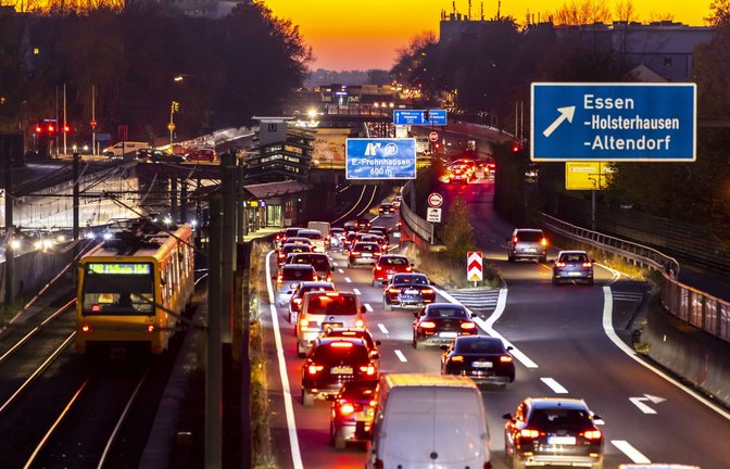 Der Autoverkehr ist einer der Hauptverursacher von Feinstaub in der Luft.<span class='image-autor'>Foto: ago/Jochen Tack</span>