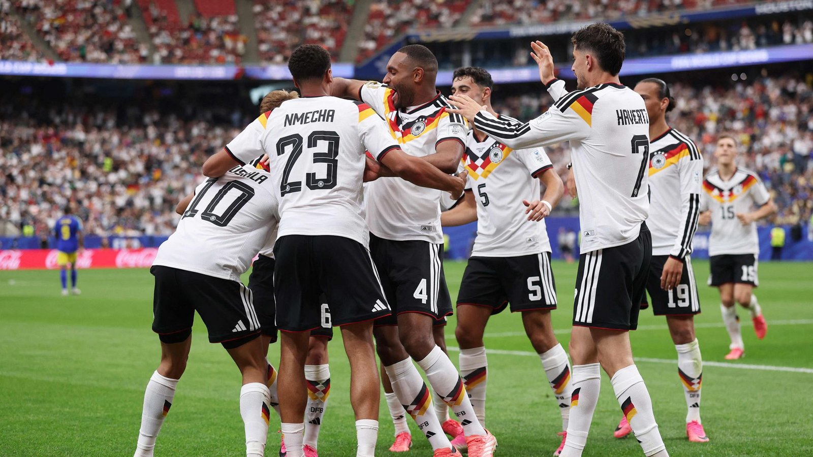 Die DFB-Elf freut sich über einen siegreichen WM-Auftakt.Foto: Getty Images via AFP Die DFB-Elf freut sich über einen siegreichen WM-Auftakt.Foto: Getty Images via AFP