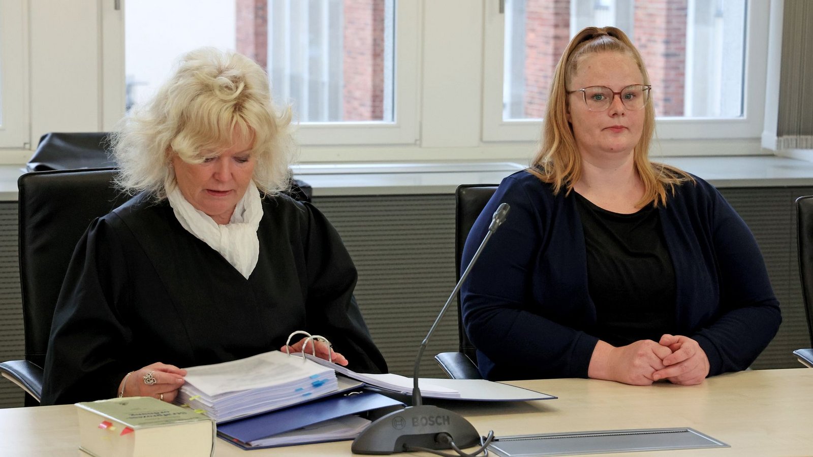 Am Landgericht Rostock wird der Prozess um den gewaltsamen Tod des achtjährigen Fabian aus Güstrow fortgesetzt.Foto: Bernd Wüstneck/dpa
