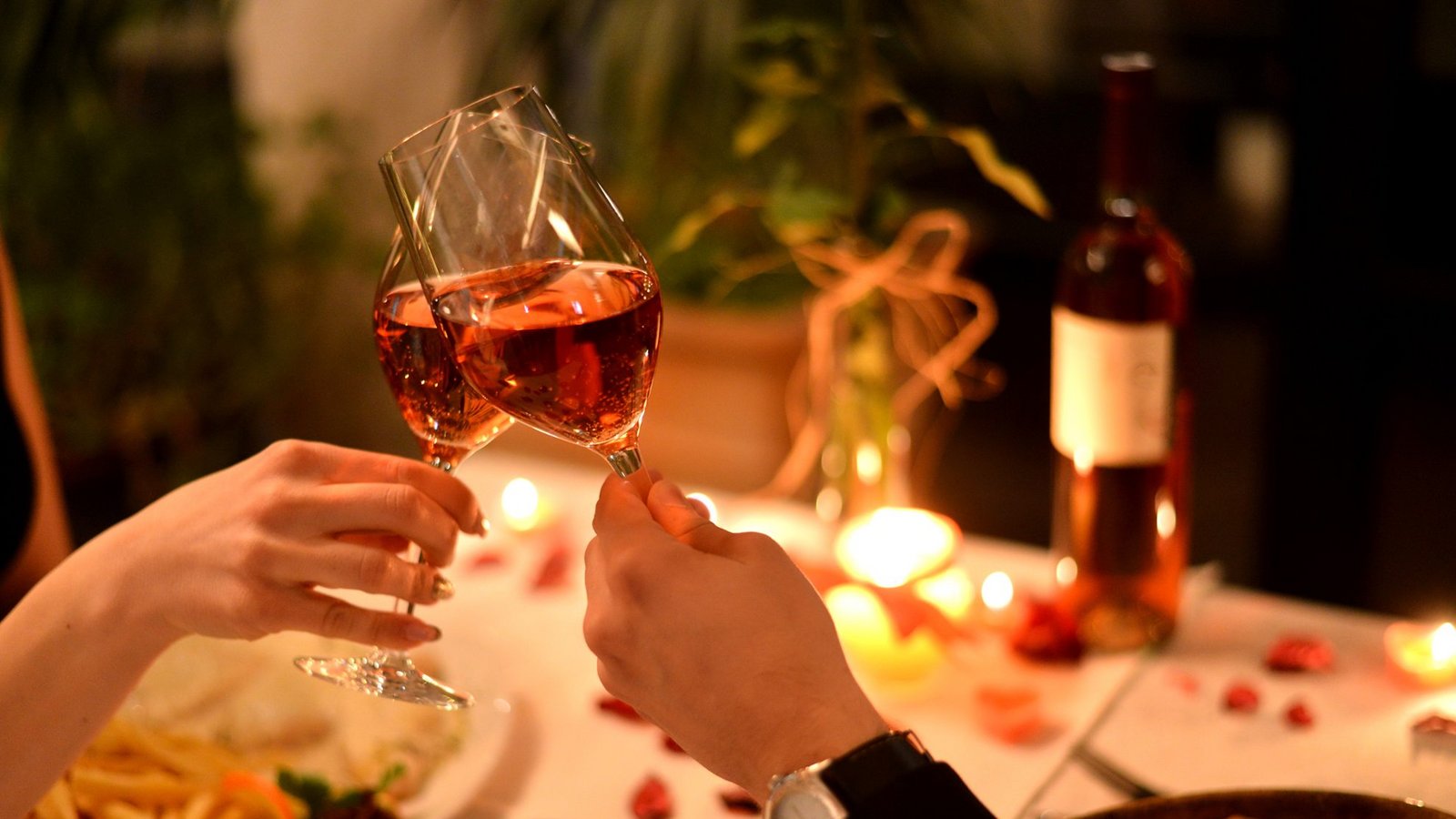 First Dates: Nur eine Kulisse oder ein echtes Restaurant? (Symbolbild)Foto: Aleksandar Milutinovic / shutterstock.com First Dates: Nur eine Kulisse oder ein echtes Restaurant? (Symbolbild)Foto: Aleksandar Milutinovic / shutterstock.com