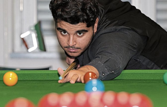 Volle Konzentration auf Snooker: Der 17-jährige Umut Dikme will sich nach seinem Schulabschluss mit dem Beginn einer Ausbildung noch Zeit lassen.  Fotos: Baumann
