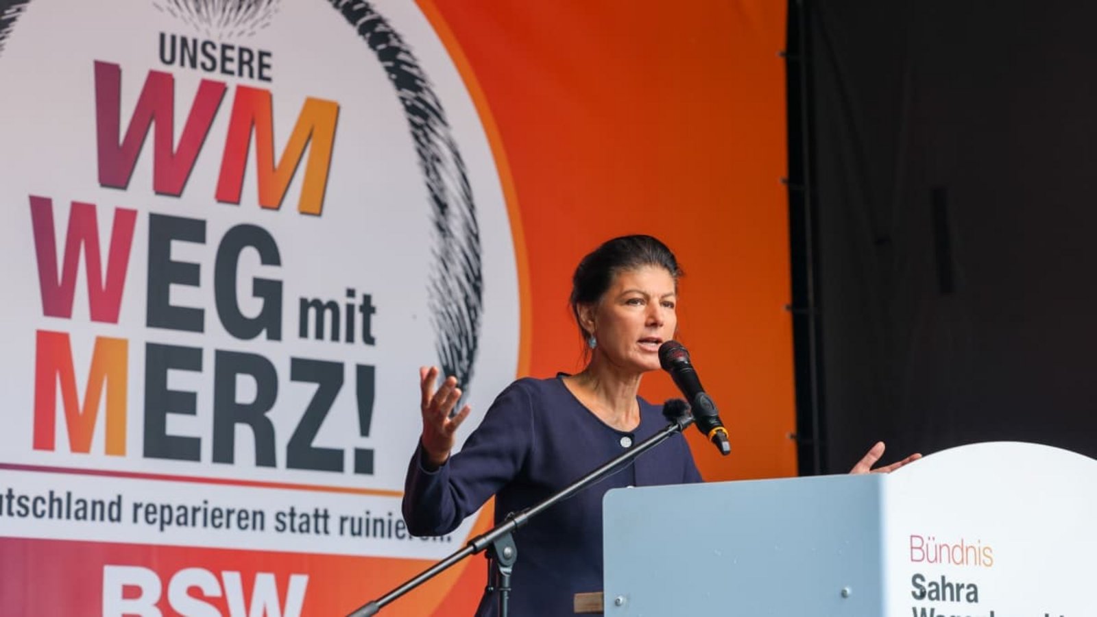 Das letzte Gefecht? Sahra Wagenknecht, hier bei einem Wahlkampfauftritt in Magdeburg, könnte über die Thüringer BSW-Dissidenten endgültig stolpern.Peter Gercke/dpa