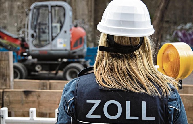 Auf dem Bau stoßen die Kontrolleure besonders oft auf illegale Beschäftigung, Sozialbetrug und Verstöße gegen geltende Mindestlöhne.  Foto: p