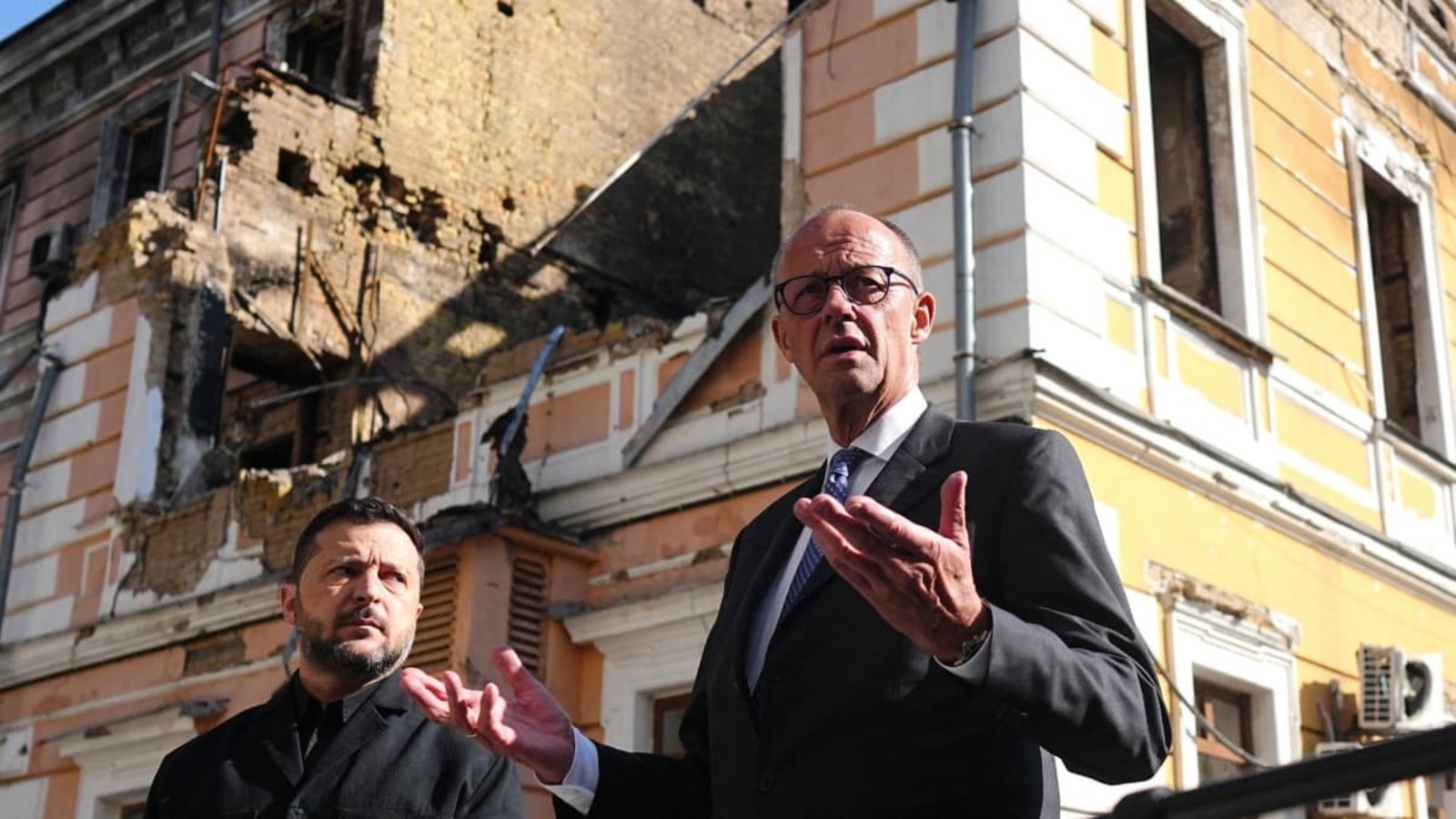 Bundeskanzler Friedrich Merz (r.) bei seinem jüngsten Besuch in Kiew, hier mit dem ukrainischen Präsidenten Wolodymyr Selenskyj.Kay Nietfeld/dpa Bundeskanzler Friedrich Merz (r.) bei seinem jüngsten Besuch in Kiew, hier mit dem ukrainischen Präsidenten Wolodymyr Selenskyj.Kay Nietfeld/dpa