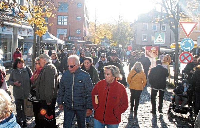 Am Sonntag strömen die Besucher bei strahlendem Sonnenschein nach Mühlacker.