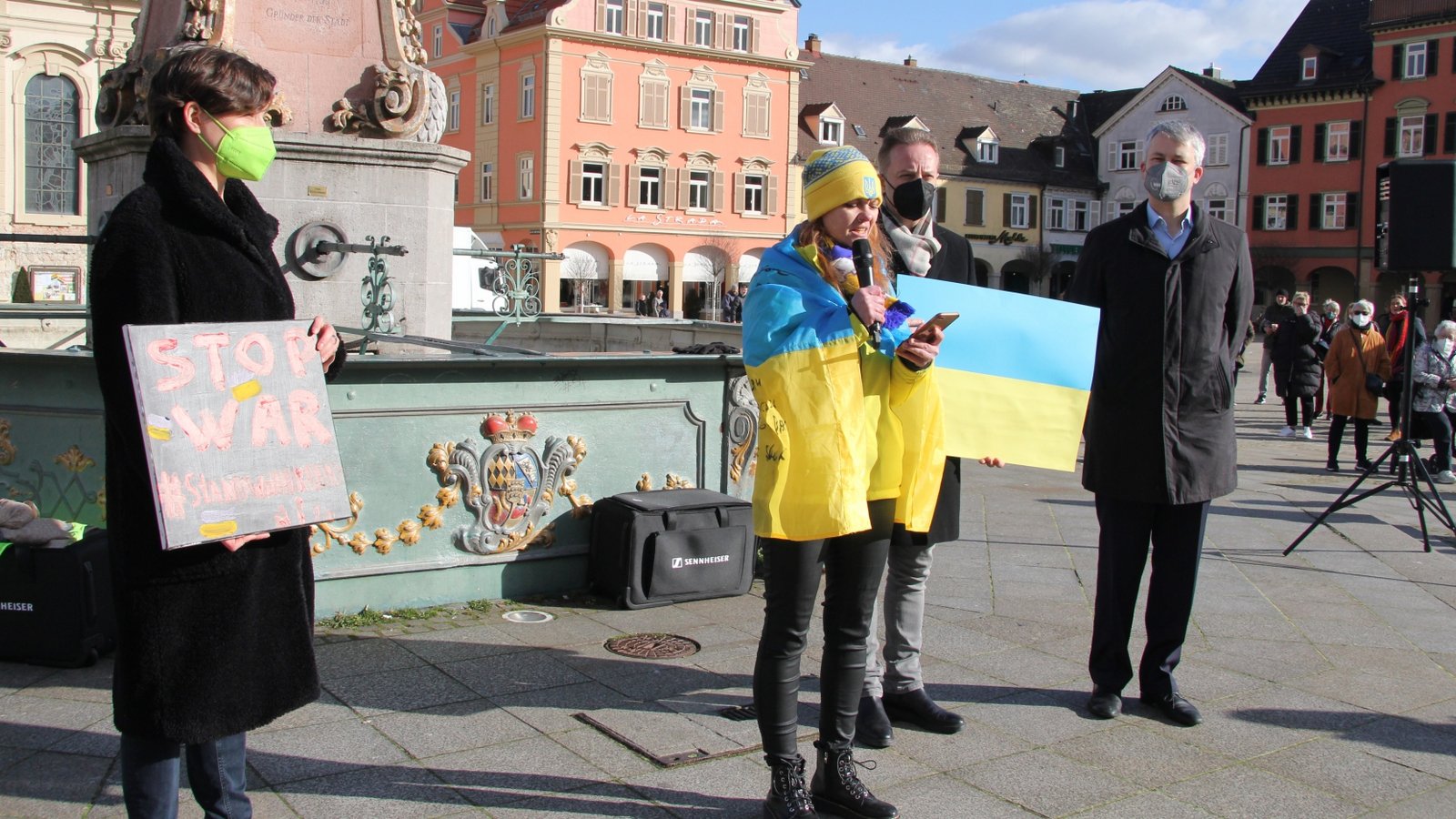 Sandra Detzer, Kseniya Fuchs, Macit Karaahmetoglu und Steffen Bilger (von links) verurteilten den russischen Angriffskrieg gemeinsam mit scharfen Worten. Sandra Detzer, Kseniya Fuchs, Macit Karaahmetoglu und Steffen Bilger (von links) verurteilten den russischen Angriffskrieg gemeinsam mit scharfen Worten.