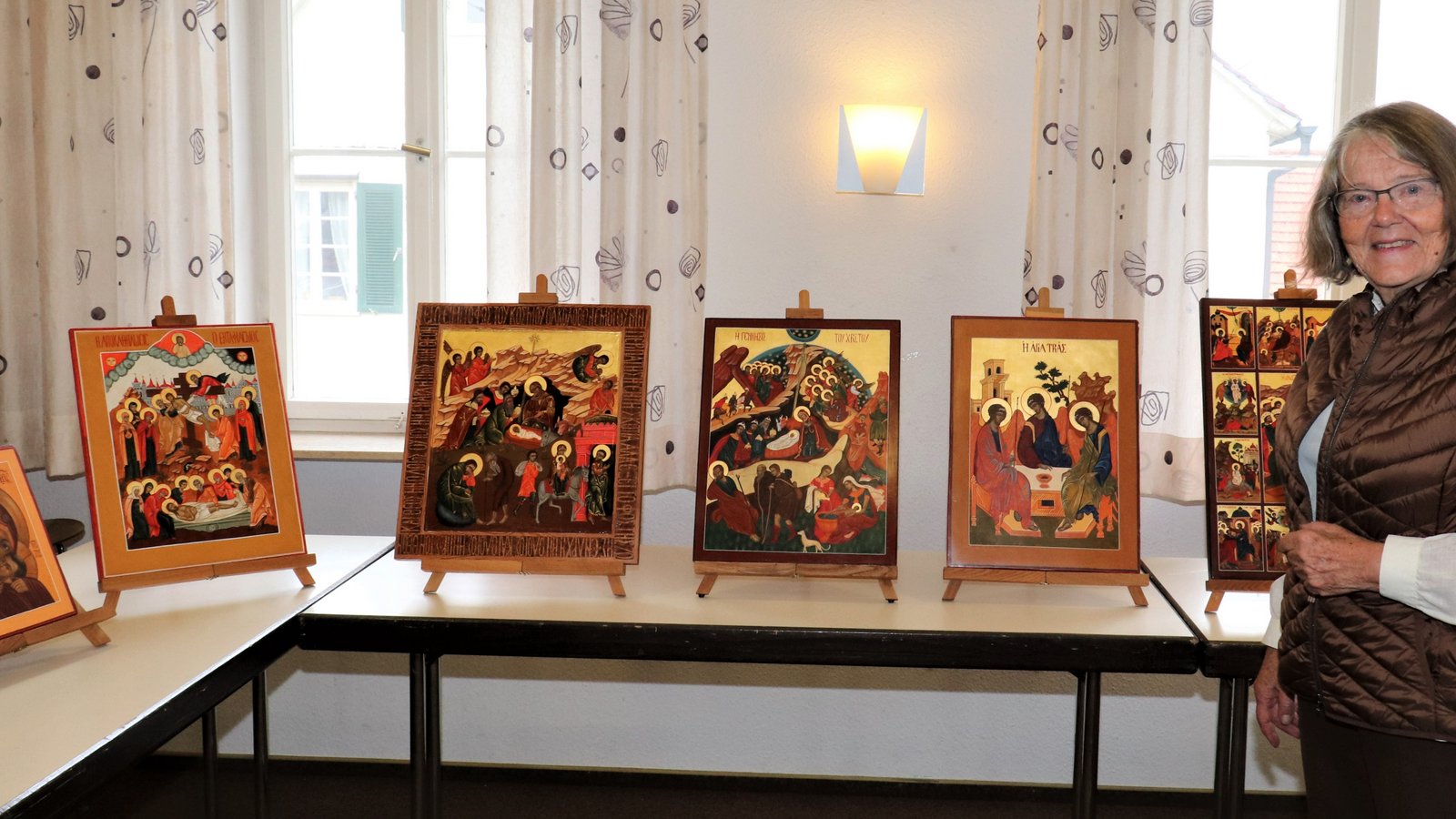 Die ausgebildete Ikonenmalerin hat eine interessante Auswahl ihrer Werke mitgebracht. Fotos: Gergen